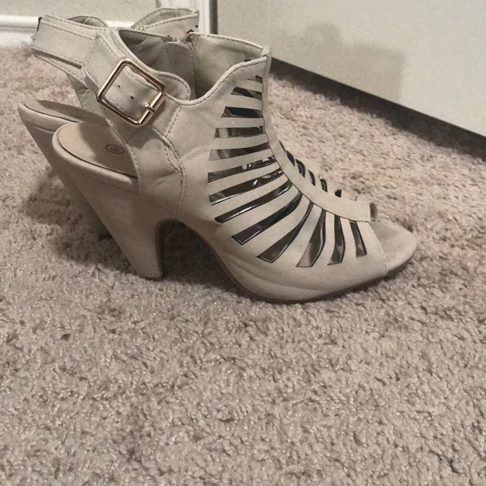 Short heels - Picture 2 of 2